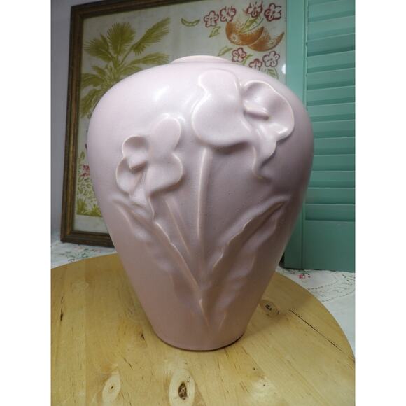 Vintage Haeger Pottery Pink Medium Size Vase with Flowers - Picture 2 of 8